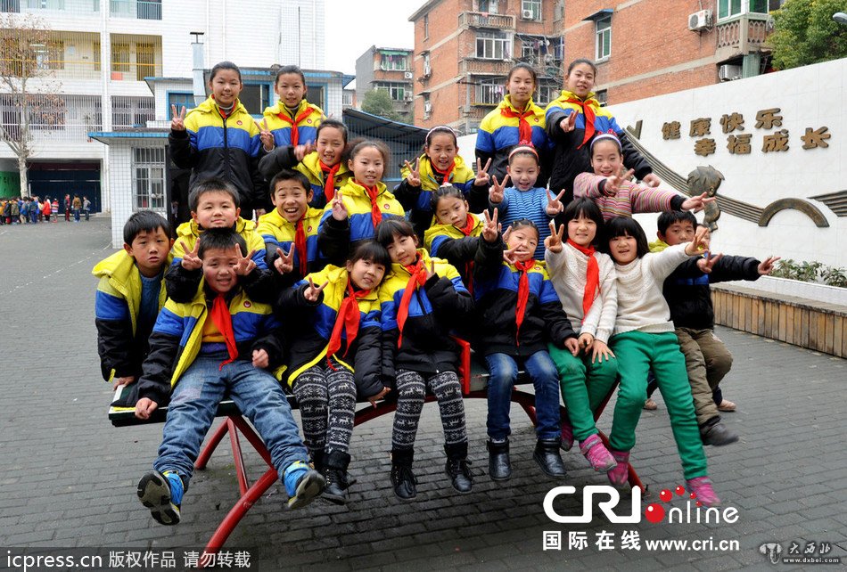 武汉一小学10对双胞胎都在一个班(高清组图)