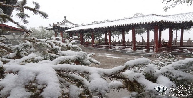 兰州降下近33年来最早初雪