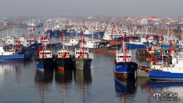 黄海春暖渔汛起江苏赣榆 千艘渔船开捕忙