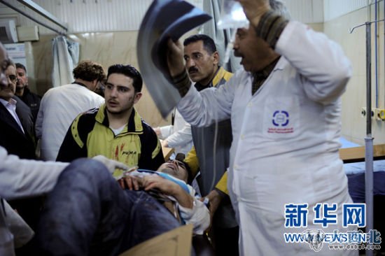 2月10日,在叙利亚阿勒颇市的一所医院,爆炸中的伤员接受治疗。新华社记者覃海石摄 2月10日,在叙利亚阿勒颇市的一所医院,爆炸中的伤员接受治疗。新华社记者覃海石摄