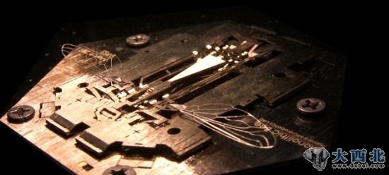 这个18层结构装有挠性节,允许2.4毫米高的三维机器人一次性完成组装,就像立体书一样 这个18层结构装有挠性节,允许2.4毫米高的三维机器人一次性完成组装,就像立体书一样