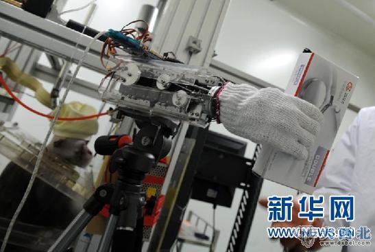 (新华直击)(4)中国科学家实现猴子大脑信号“遥控”机械手