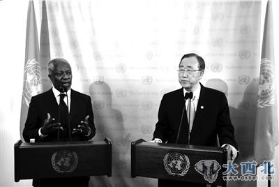 2月29日，联合国秘书长潘基文（右）和叙利亚危机联合国与阿盟联合特使安南共同会见媒体。 新华社发