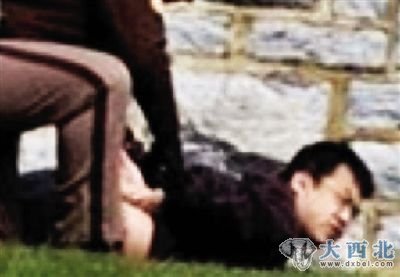 疑犯在超市被捕。