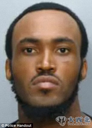 美国“人吃人”惨剧行凶裸汉照片首次曝光,他是31岁的尤金。