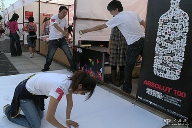 创意市集:各种摩登有创意的个性张扬的小商品交易市场。在这里可以充分享受到“淘”的乐趣 。