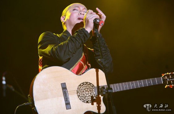 二手玫瑰乐队.梁龙照片: