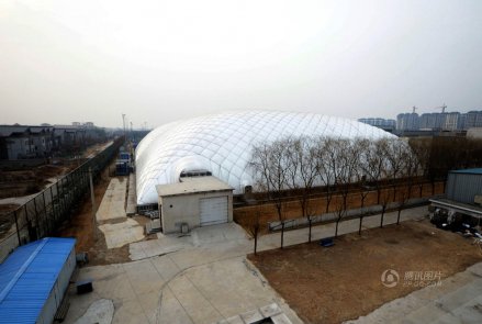 北京一国际学校耗资3千万建防霾帐篷