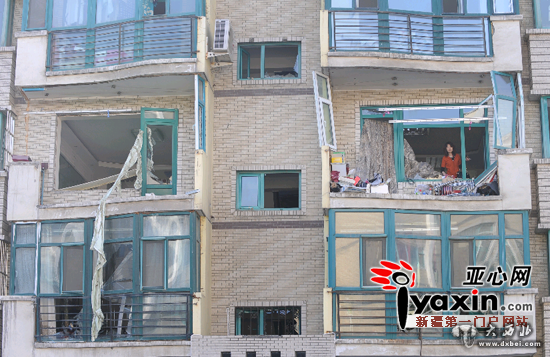 乌鲁木齐市青年路一女住户正准备洗澡发生燃气闪爆 乌鲁木齐市青年路一女住户正准备洗澡发生燃气闪爆