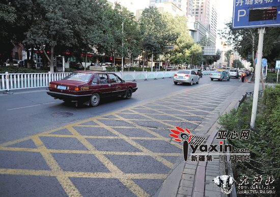 乌市公布首批违停抓拍路段 八路段24小时高清抓拍 下月15日起开罚 乌市公布首批违停抓拍路段 八路段24小时高清抓拍 下月15日起开罚