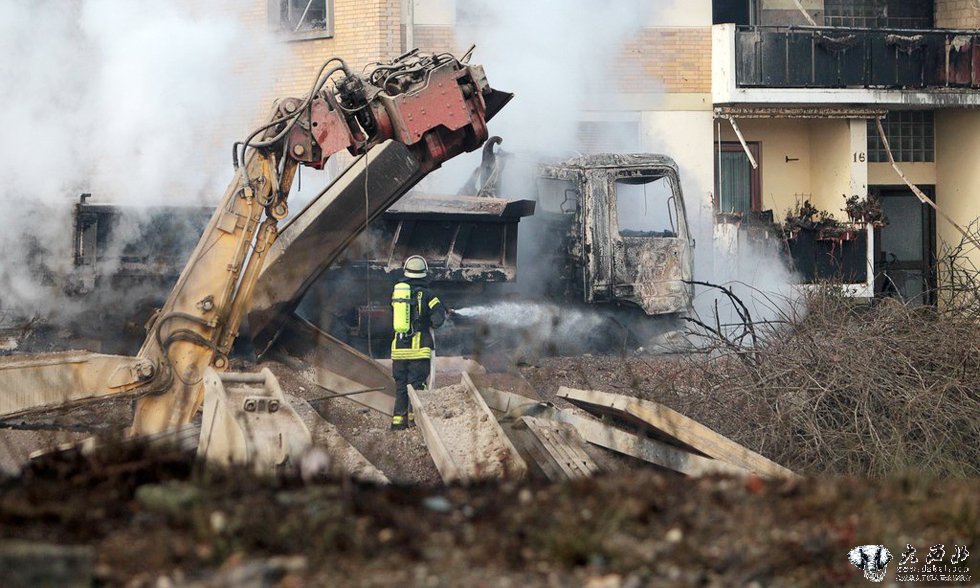 德国一建筑工地发生爆炸致11人死伤