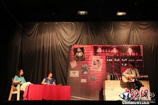 图为兰州“80后”李亚自创的“小剧场”青旅内景。 李亚 摄