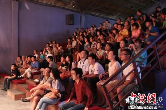 图为兰州“80后”李亚自创的“小剧场”青旅内景。 李亚 摄