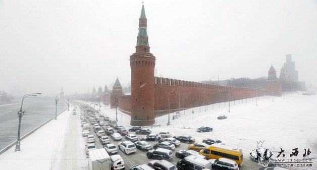 莫斯科遭遇暴雪袭击 百余架航班延误或取消