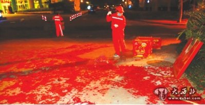 放鞭炮跳火堆一夜“生产”垃圾553吨