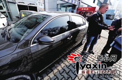   刚买的新车喷过漆     车主认为是事故车，4S店建议走法律程序