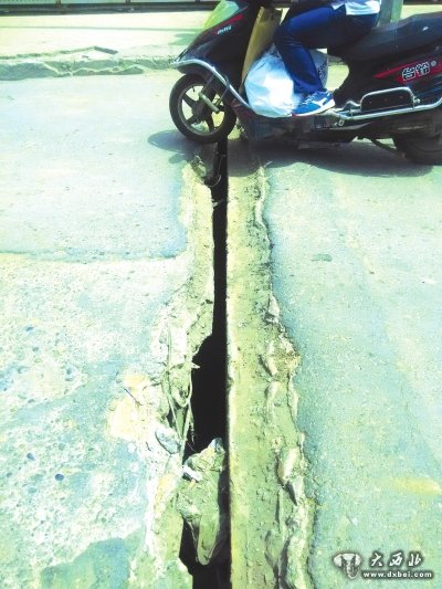 隐患文化宫桥咧开大口