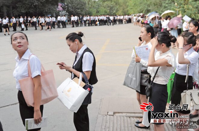 南航首招“辣妈”空姐 上百“辣妈”报名 服务会更有爱心和耐心 南航首招“辣妈”空姐 上百“辣妈”报名 服务会更有爱心和耐心