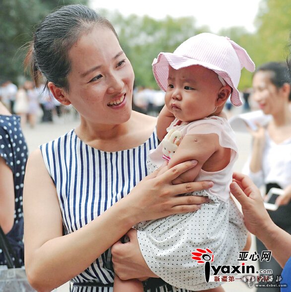 南航首招“辣妈”空姐 上百“辣妈”报名 服务会更有爱心和耐心 南航首招“辣妈”空姐 上百“辣妈”报名 服务会更有爱心和耐心