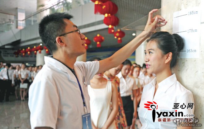 南航首招“辣妈”空姐 上百“辣妈”报名 服务会更有爱心和耐心 南航首招“辣妈”空姐 上百“辣妈”报名 服务会更有爱心和耐心