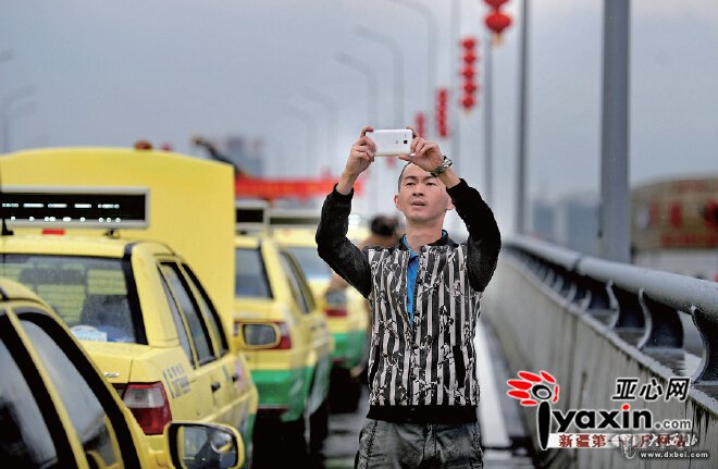 乌鲁木齐阿勒泰路高架昨日11时全线通车 市民到机场又多了一条路 六分钟跑完全程 那畅爽难以置信 乌鲁木齐阿勒泰路高架昨日11时全线通车 市民到机场又多了一条路 六分钟跑完全程 那畅爽难以置信