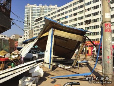 拖了5个月,金地花园旁的违建彩钢房拆除了