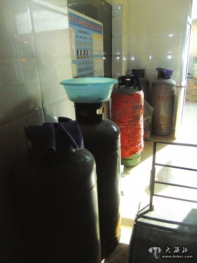 无证年糕加工作坊隐身小区,又吵又危险