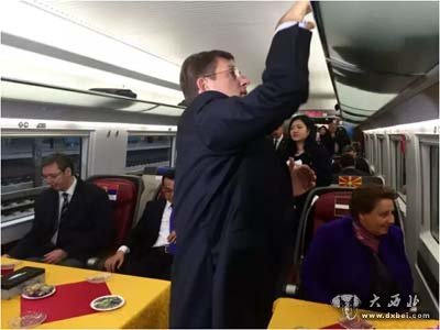 史无前例:这么多总理同乘一列高铁