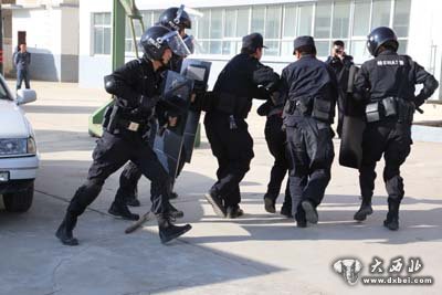 皋兰举行处置群体性事件实战演练