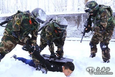 新疆:雪地练精兵