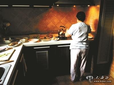 Lisa会做一桌子中国菜,手艺让雇主很满意