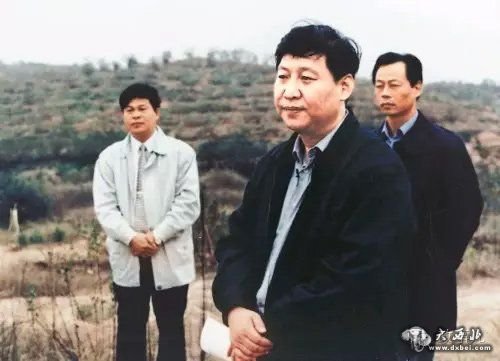1999年11月,时任福建省委副书记、代省长习近平到长汀考察