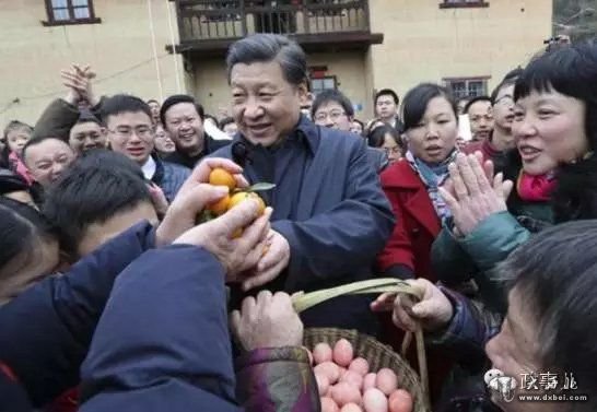 今年春节前夕,习近平在江西看望群众