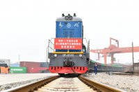 政策持续加力为新能源